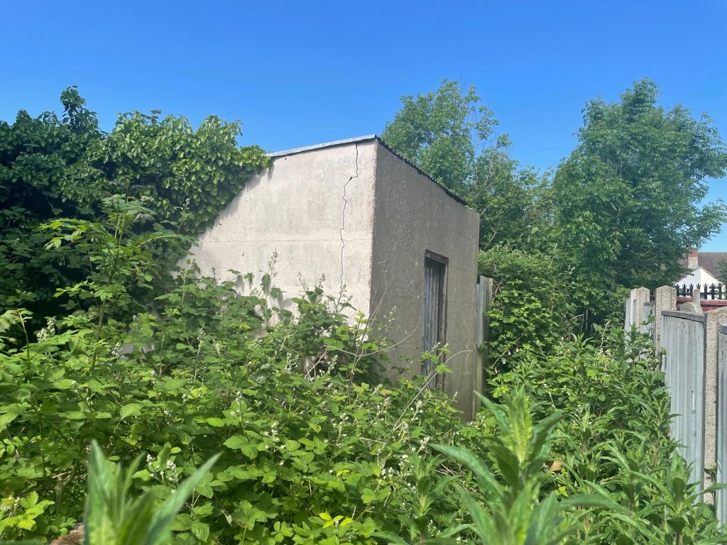Lot: 19 - FREEHOLD PROPERTY DIVIDED INTO TWO FLATS -